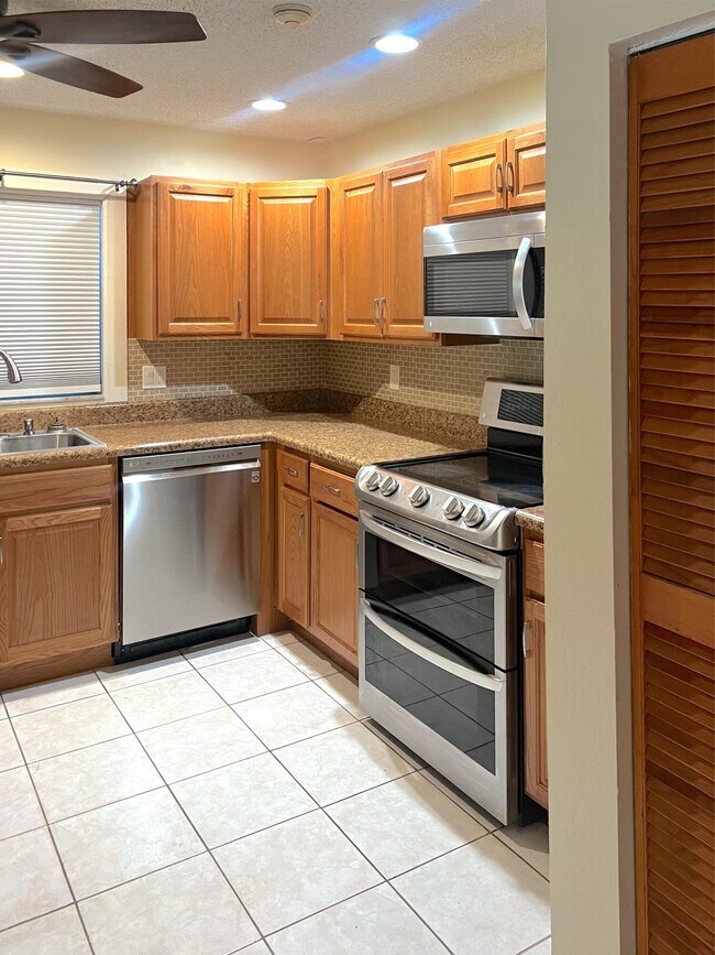 Building Photo - 3692 NW 95th Terrace