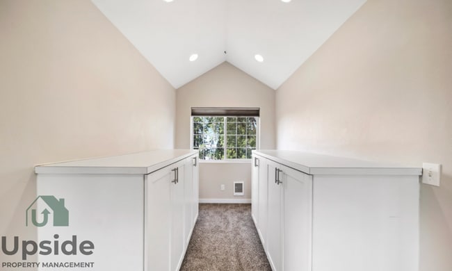 Building Photo - 3610 E Funk Ave