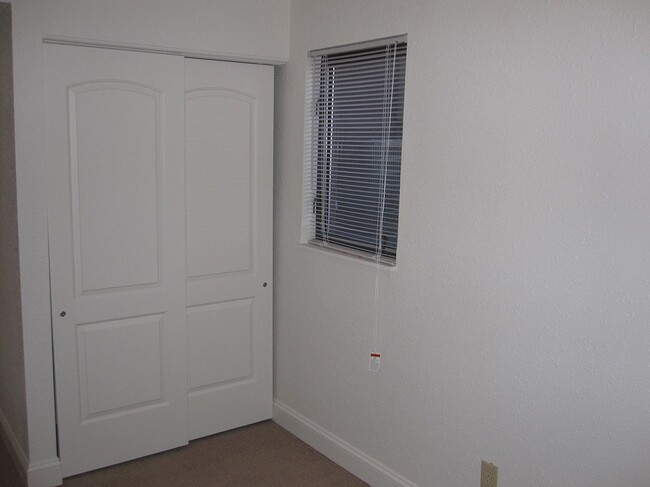 Interior Photo - 1009 S. First St