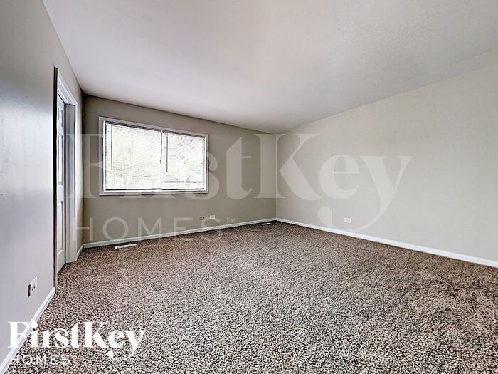 Building Photo - 42 Deerpath Rd