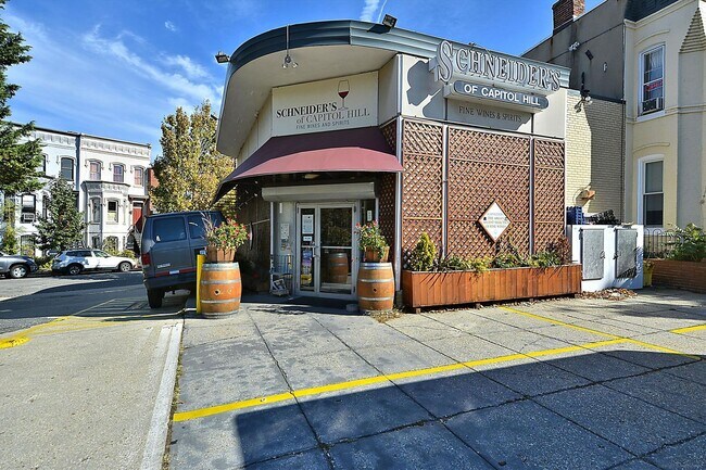 Building Photo - E Street NE 643