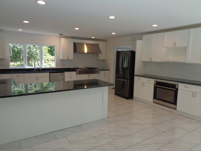 Building Photo - 531 Hollow Tree Ridge Rd