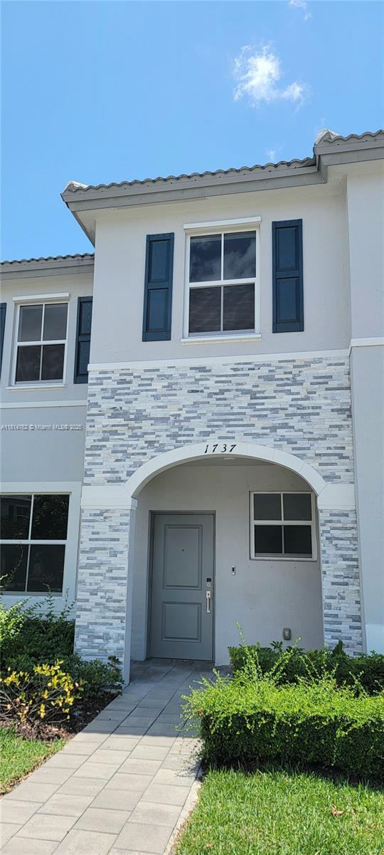 Building Photo - 1737 SE 26th Ter