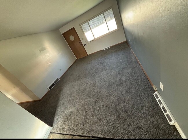 Building Photo - 5074 Miller Ave