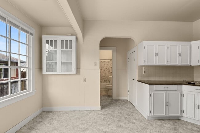 Building Photo - Bright 2 bed, 1 bath in fantastic SE locat...