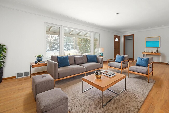 Building Photo - 2740 Judah Rd