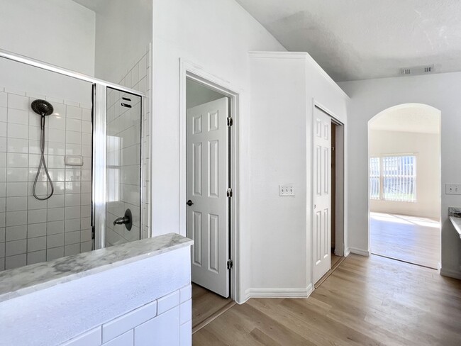 Building Photo - Beautifully Updated 3 bedroom 2 bath home ...