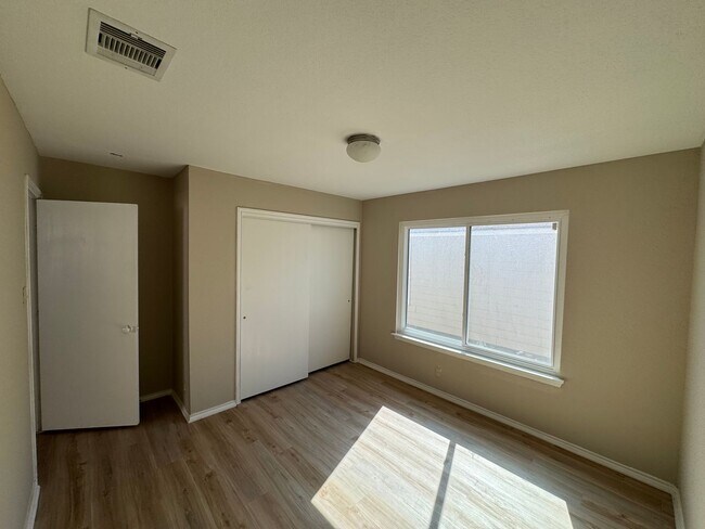 Building Photo - NEW PAINT, FLOORING, APPLIANCES & ROOF  | ...