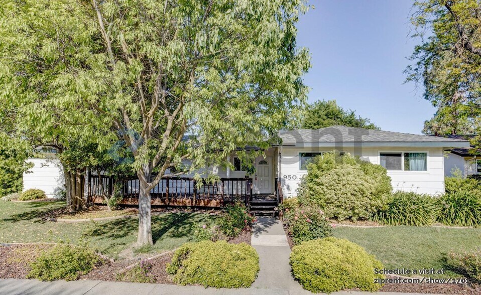 Building Photo - 950 Pecan Pl