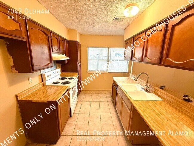 Building Photo - 7042 Oldham-