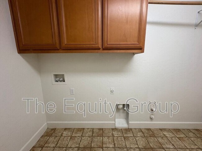 Building Photo - 3116 W Buena Vista Ave