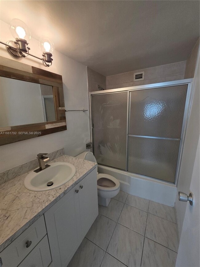 Building Photo - 905 Brickell Bay Dr