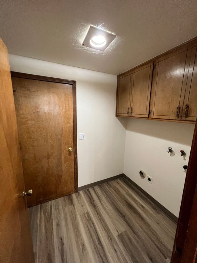 Building Photo - 2 Bedroom in Bethel-Danebo Area