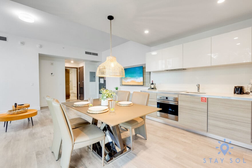 Building Photo - 777 N Ocean Dr