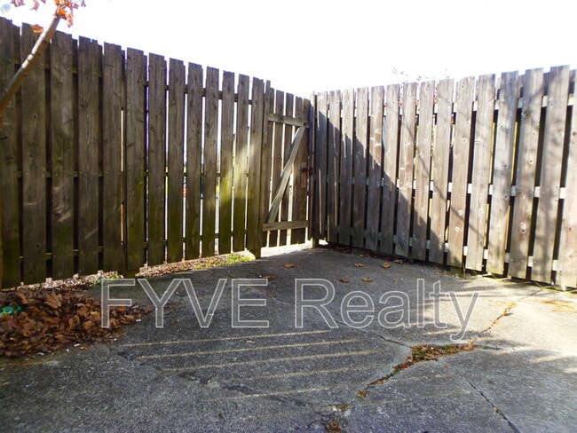 Building Photo - 2011 Baldwin Rd