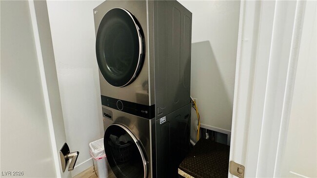 Building Photo - 9836 Starlight Ridge Ave