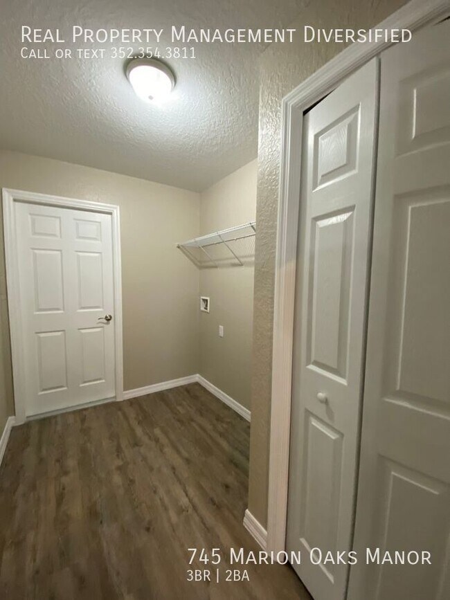 Building Photo - 745 Marion Oaks Manor