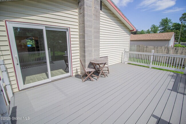 Building Photo - 10 Sherwood Dr
