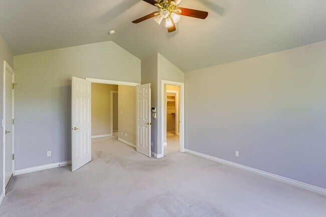 Building Photo - Spacious Bethany Home with Attached Garage, Fenced Yard, Washer/Dryer Included