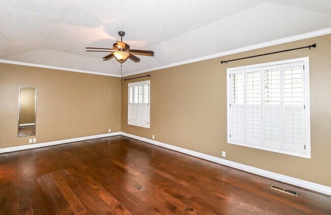 Building Photo - Beautiful 4 Bedroom, 3 Bath home. It has a 2 car garage plus a 1 car carport.  Stay warm in the w...