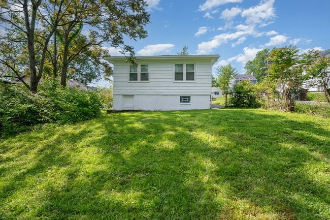 Building Photo - 3728 Standish Ave
