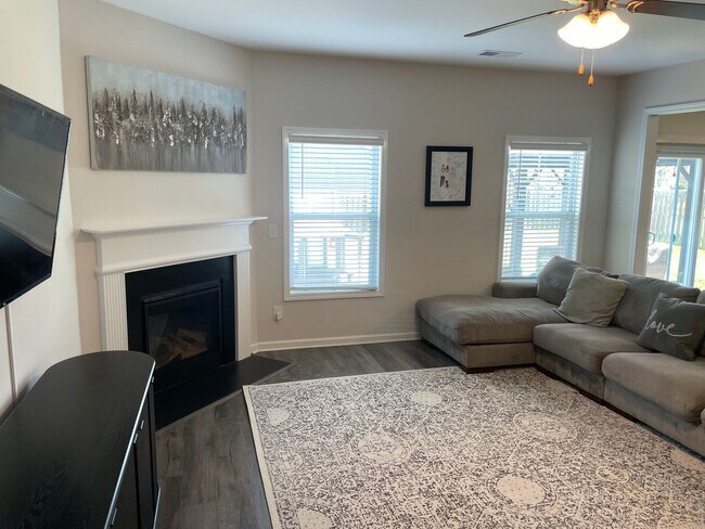 Building Photo - Stunning 4BR Home with Fenced Yard, Loft & Luxury Finishes in Elgin! Available July 1st!