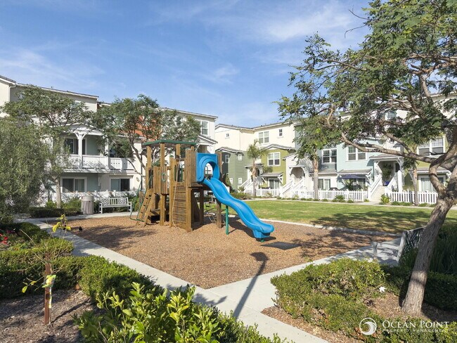 Building Photo - 3 Bedroom Condo for Rent in Oxnard by the ...