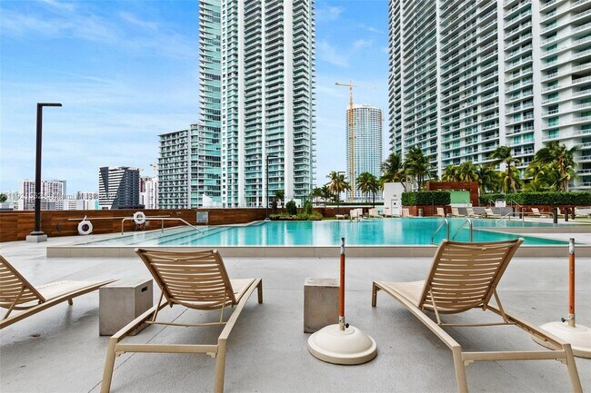 Building Photo - 350 S Miami Ave