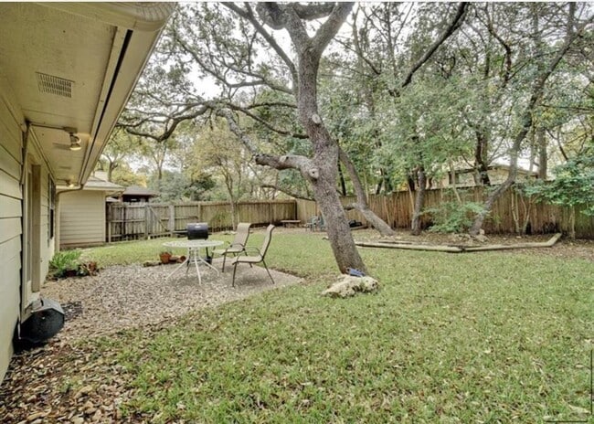 Building Photo - 9518 Topridge Dr