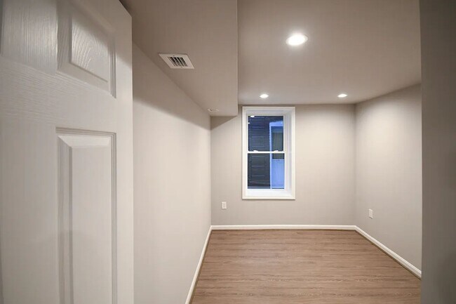 Building Photo - 1800 5th St NW