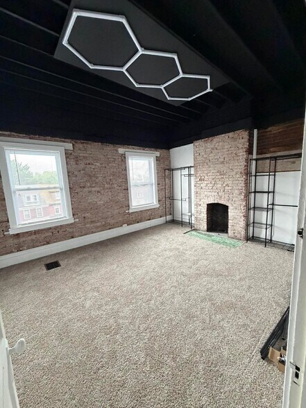 Building Photo - 3339 Webster Ave