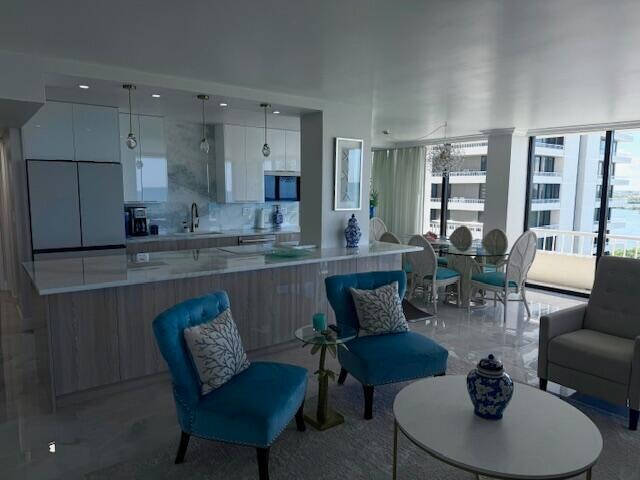 Building Photo - 5540 N Ocean Dr