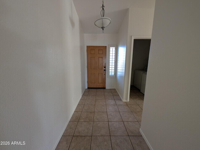 Building Photo - 8918 W Paradise Ln