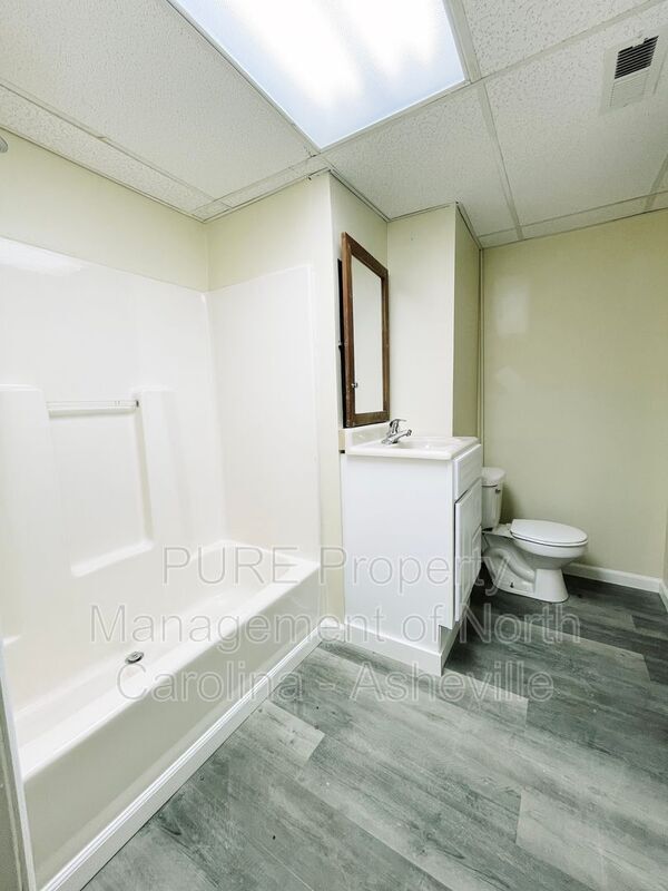Building Photo - 25 Evelake Dr