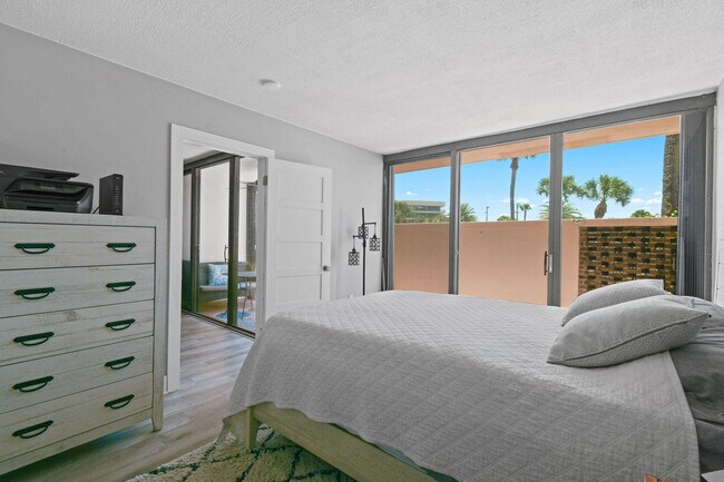 Building Photo - 225 S Beach Rd