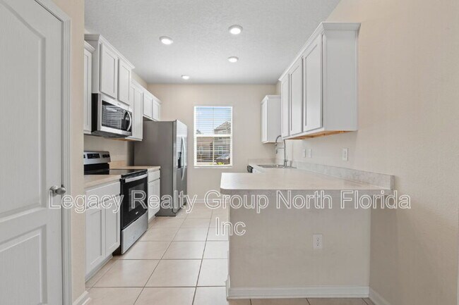 Building Photo - 509 Big Tree Wy