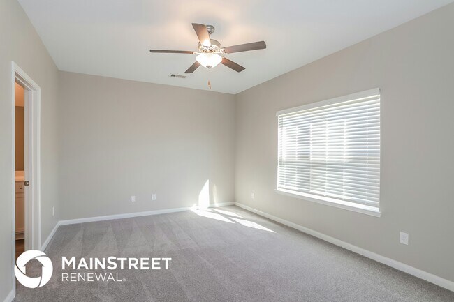 Building Photo - 28049 Irving Dr