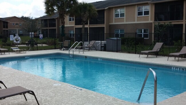 Building Photo - Beautiful 2/2 Condo with Full Lawn Care Included Located in Hawthorne Village – Orlando!