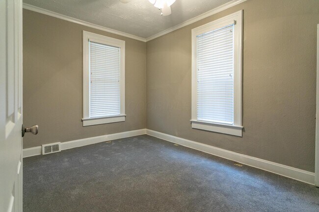 Building Photo - 1512 Indianola Ave