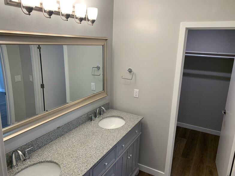 Master Bathroom and closet - 419 California St