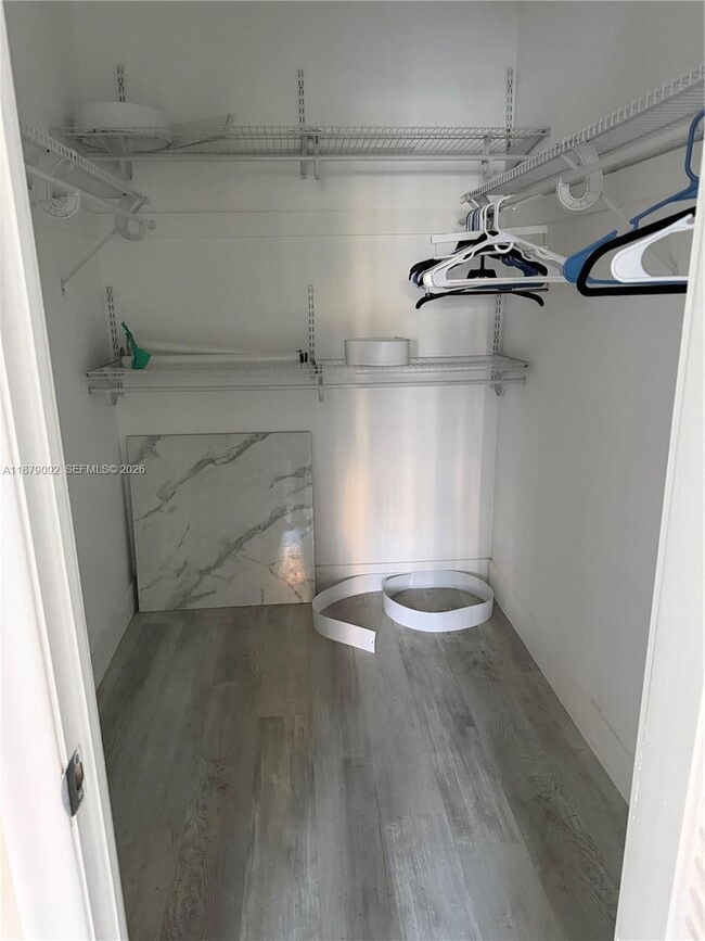 Building Photo - 901 NE 14th Ave