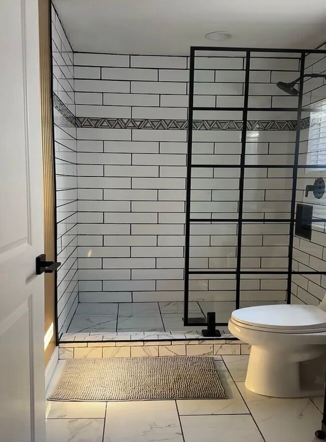 Building Photo - 2674 E Washington St