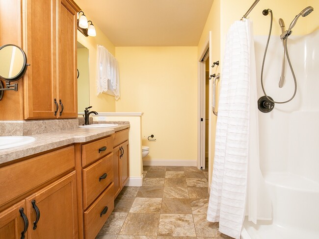 Building Photo - 1741 Golf Dr