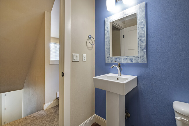 Building Photo - 14427 SW Meridian St