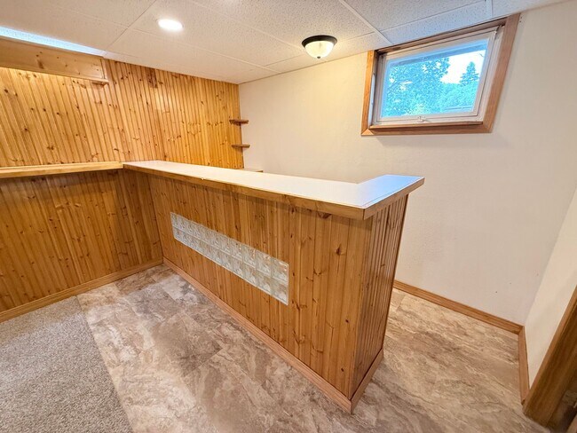 Building Photo - Spacious 4 Bed, 2 Bath Home – Perfect for Families or Roommates