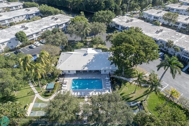 Building Photo - 6319 Bay Club Dr