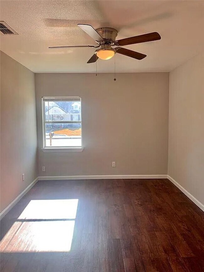 Building Photo - 8113 Chesham Dr