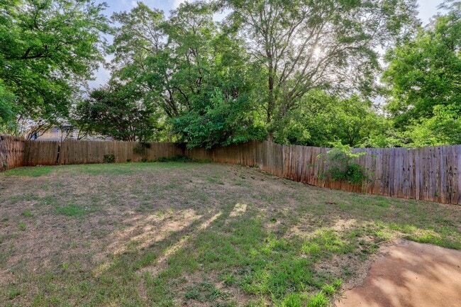 Building Photo - 4 Bedroom,2.5 Bath and 2 Car Garage Duplex with Fireplace and Prime Location Near Lake Hefner