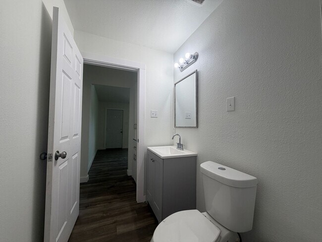 Building Photo - THREE BEDROOM ONE BATH