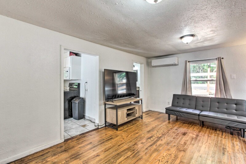 Building Photo - 37462 Row River Rd